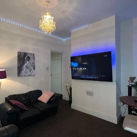 Lovely Room Within 5 Mins Walk To Stoke Train Station With Double And Single Room Kültér fotó