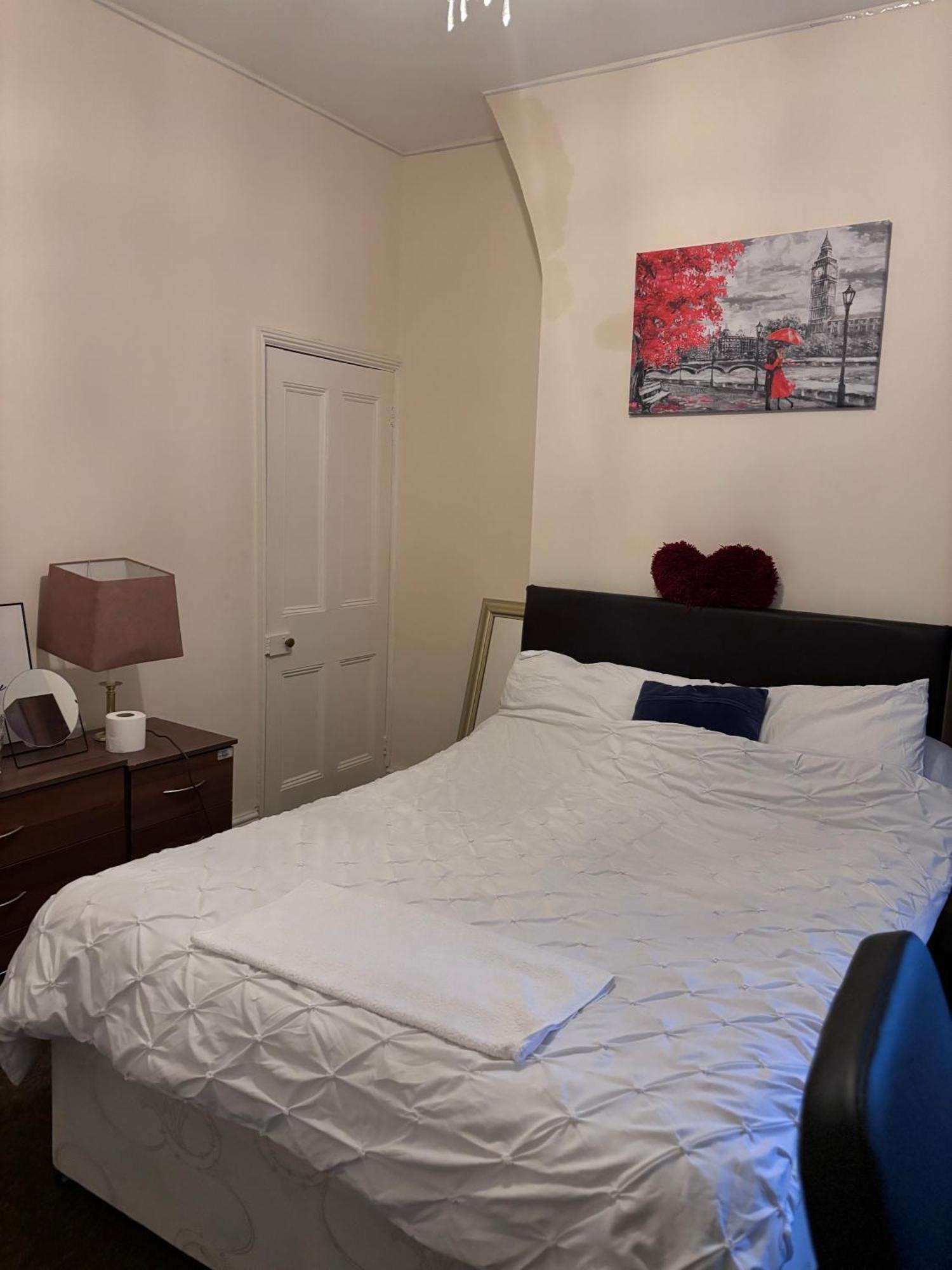 Lovely Room Within 5 Mins Walk To Stoke Train Station With Double And Single Room Kültér fotó