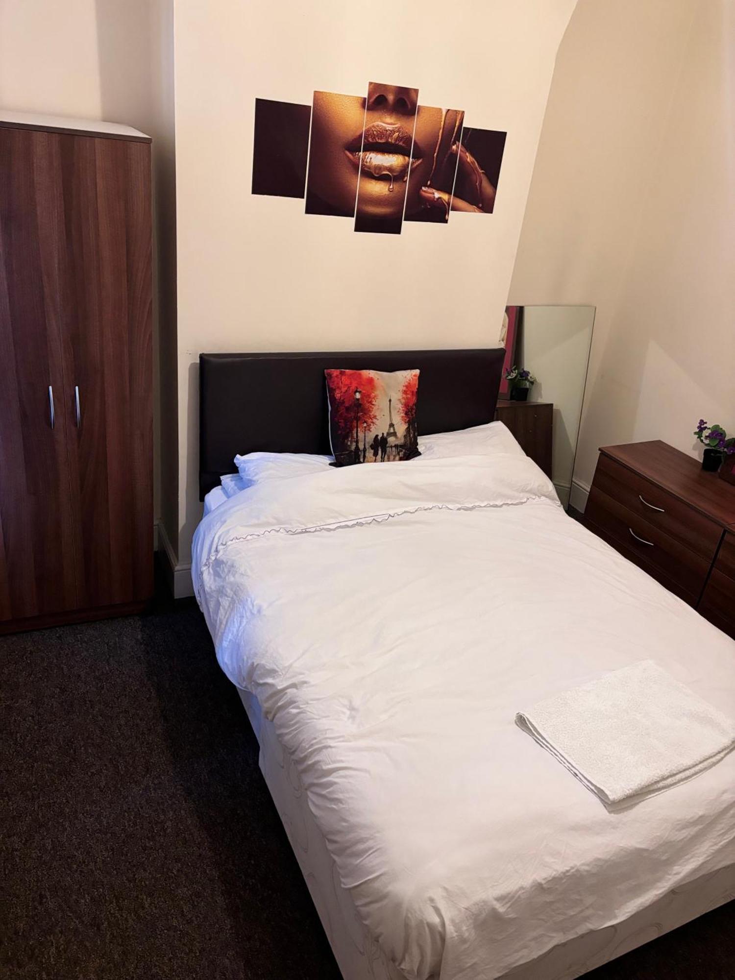 Lovely Room Within 5 Mins Walk To Stoke Train Station With Double And Single Room Kültér fotó